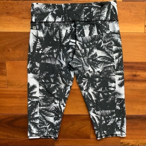 Fabletics Malibu Palm Tree Leggings - Picture 4 of 6